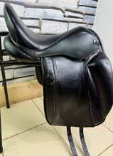 Load image into Gallery viewer, 17 1/2” Medium Heritage Yin-Yang Dressage Saddle - Black