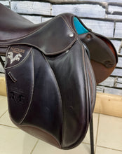 Load image into Gallery viewer, 18 1/2” MW Voltaire Stutgartt Double Flap Jump Saddle - Brown