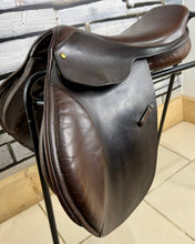 Load image into Gallery viewer, 16 1/2” Medium English Close Contact Jump Saddle - Black