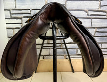 Load image into Gallery viewer, 17” Medium Woodseaves WH Saddle - Brown
