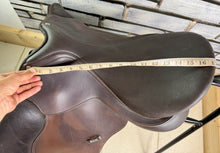 Load image into Gallery viewer, 17” XW/Changeable Gullet Wintec 500 VSD GP Saddle - Brown - Cair - Extra Wide