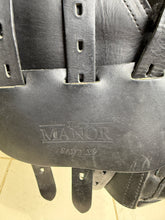 Load image into Gallery viewer, 17” XXW Hoop Tree Manor Cob GP Saddle - Black - Extra Wide - 4 Straps