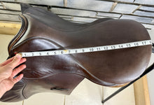 Load image into Gallery viewer, 18” Medium Jeffries Falcon Hawk Event Saddle - Brown - M
