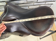 Load image into Gallery viewer, 17” Wide Farrington Burford Event Cob Saddle - Brown