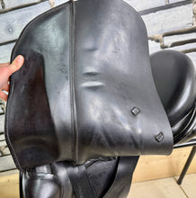 Load image into Gallery viewer, 17” Wide Ideal/Martin Wilkinson Suzannah Dressage Saddle - Black