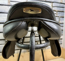 Load image into Gallery viewer, 17 1/2” Wide Black Country Ricochet High Wither Jump Saddle - Black