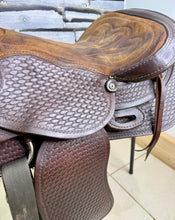 Load image into Gallery viewer, 15” Western Saddle, K&amp;B Saddlery, Iowa -Round Skirt- SQB - Brown