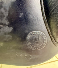 Load image into Gallery viewer, 17” MW Black Country WH/VSD Saddle - Dark Havana/Black