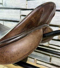 Load image into Gallery viewer, 18” XW M&amp;J/Granville Saddlery English GP Cob Saddle - Brown