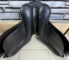 Load image into Gallery viewer, 17” MW Black Country WH/VSD Saddle - Dark Havana/Black