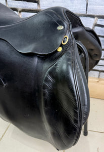 17 1/2” MW Eric Thomas Jump Saddle - Black