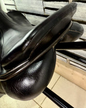Load image into Gallery viewer, 17” MW Albion K2 Jump Saddle - Black