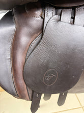 Load image into Gallery viewer, 17” Medium Farrington Burford Event Saddle - Brown