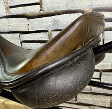 Load image into Gallery viewer, 17” MW Henri De Rivel Jump Saddle - Black