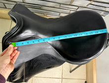 Load image into Gallery viewer, 18” Medium Ideal Suzannah Dressage Saddle - Black