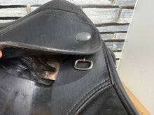 Load image into Gallery viewer, 16 1/2” XW/Changeable Gullet Thorowgood Compact GP Saddle - Black