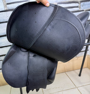 17 1/2” MW Devoucoux Socca Jump Saddle - Black