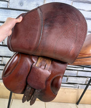 Load image into Gallery viewer, 16 1/2” MW Stride Free Double Flap Jump Saddle - Tan