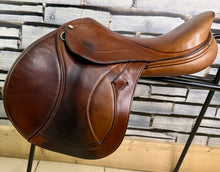 Load image into Gallery viewer, 16 1/2” MW Stride Free Double Flap Jump Saddle - Tan