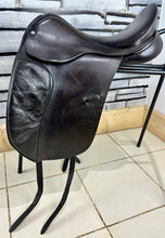 Load image into Gallery viewer, 17 1/2” MW Spalding Eclipse Dressage Saddle - Brown