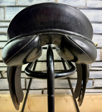 Load image into Gallery viewer, 17” Medium Jeffries Falcon Event GP Saddle - Black