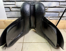 Load image into Gallery viewer, 17” XW Morris &amp; Nolan WH Working Hunter Saddle - Black - Extra Wide