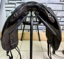 Load image into Gallery viewer, 17 1/2” Wide Orthoflex Panel Saddle - Black