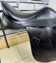 Load image into Gallery viewer, 17 1/2” Changeable Gullet Utopia/Discovery GP Saddle - Black