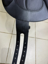Load image into Gallery viewer, 16 1/2” MW Antares Connexion Monoflap Pony Jump Saddle - Black - Medium Wide
