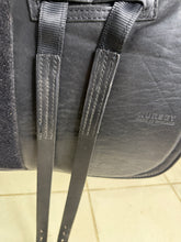 Load image into Gallery viewer, 17” Original Heather Moffat Nursey Fhoenix VSD/Dressage Saddle - Black