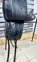 Load image into Gallery viewer, 17” MN Albion SL Dressage Saddle - Black