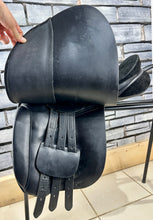 Load image into Gallery viewer, 16 1/2” XW Teversal WH Saddle - Black