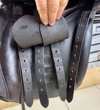 Load image into Gallery viewer, 17 1/2” Medium Morris &amp; Nolan High Wither Gold GP Saddle - Brown