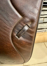 Load image into Gallery viewer, 17” +1 (MW) Equipe Synergy Jump Saddle - Brown - Double Flap
