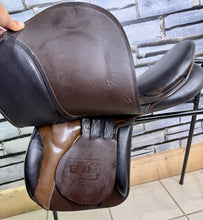 Load image into Gallery viewer, 17 1/2” 30/MW Stubben Roxanne GP/Jump Saddle -Brown- Diamonte &amp; Patent Trim 2025