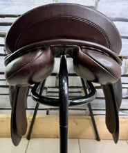 Load image into Gallery viewer, 17” MW-Wide Jeffries Falcon Hawk Event GP Saddle - Brown
