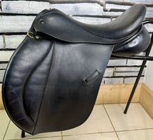 Load image into Gallery viewer, 17” MW-Wide Symmonds Designer GP/VSD Saddle - Black