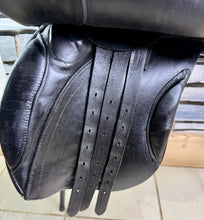 Load image into Gallery viewer, 17 1/2” Extra Wide M&amp;J Saddlery English GP Saddle - Black - XW Cob Tree