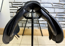 Load image into Gallery viewer, 16 1/2” XW Extra Wide English GP Saddle - Black - XW Cob Tree