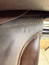 Load image into Gallery viewer, 16” MW-Wide Fylde Hayden Show/Working Hunter Saddle -Brown- Suede Top