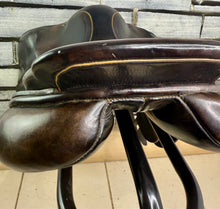 Load image into Gallery viewer, 17 1/2” MW Albion Kontrol Ultima Forward Flap Jump Saddle - Brown