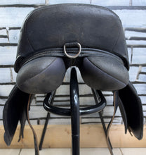 Load image into Gallery viewer, 17” Wide Thorowgood Griffin Cob GP Saddle -Black- Flat Tree - W
