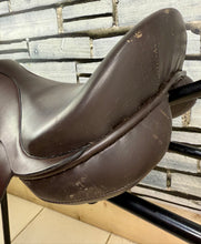 Load image into Gallery viewer, 17 1/2” XW English VSD/GP/WH Saddle - Brown