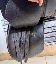Load image into Gallery viewer, 18” MW Fylde Marjory Suede Show/Working Hunter Saddle -Brown- Suede Top