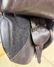 Load image into Gallery viewer, 17” MW Frank Baines Jump Saddle - Brown