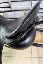 Load image into Gallery viewer, 18” MW Albion Legend K2 Dressage Saddle - Black