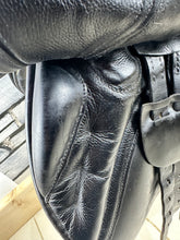 Load image into Gallery viewer, 17” Medium Black Country Jump Saddle - Black