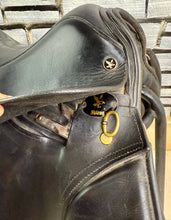 Load image into Gallery viewer, 17 1/2” MW Jeffries Falcon English Event VSD Saddle - Black