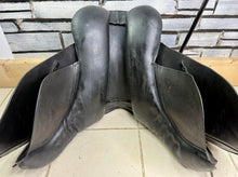Load image into Gallery viewer, 17” XXW Hamilton Balance GP Saddle - Black - 7X Wide