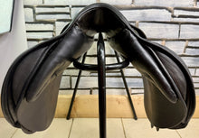 Load image into Gallery viewer, 17” MW Harry Dabbs Taurus Forward Cut GP Saddle -Black- Upswept Panels